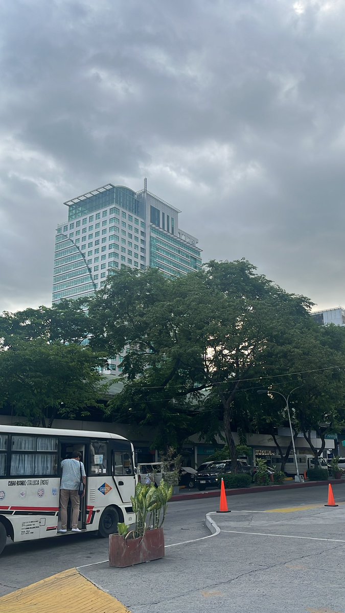 今日はまじで暑い、マニラ雨降りそうな
#マニラ　#海外生活　#フィリピン
