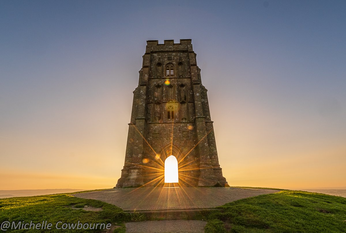 I took this today on Glastonbury Tor at about 5.30am. If you had to choose one word to convey the feeling it gives you, what would it be? Mine was serenity. 🙏