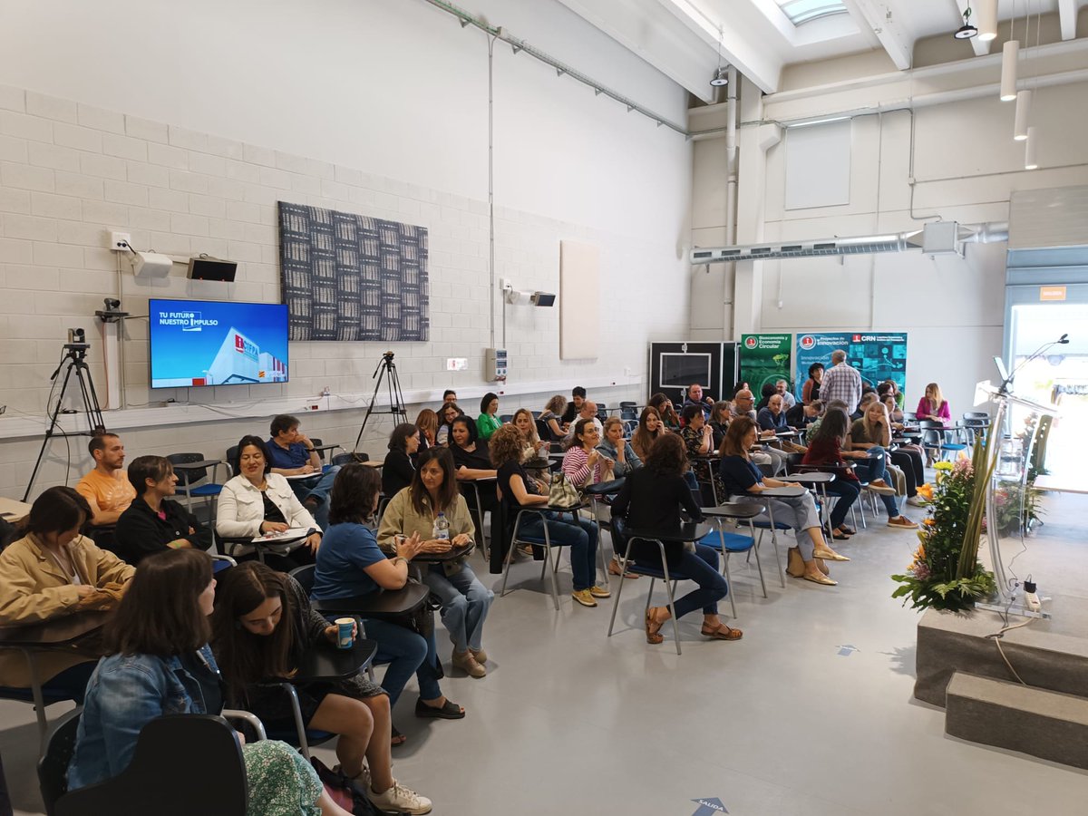cifpa_aragon's tweet photo. Sábado y docentes de FOL debatiendo su futuro en la #FP. Espacio Plaza de @cifpa_aragon
Se inicia con la bienvenida de la asesora del CIFPA @CSanchezFloria
#EFOLAragón #FOLever #JuntasSiempreMejor #FOLcomparte
@fp_aragon @todofp @GobAragon @educaciongob https://t.co/WCaf3zVtaE