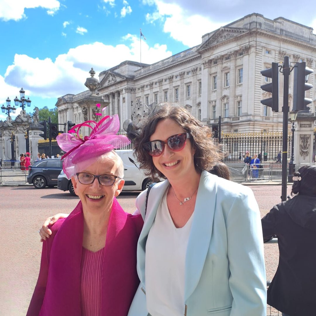thereaderorg's tweet photo. Last month, Shropshire Reader Leader, Helen Willows, and our Managing Director, Jemma Guerrier, visited Buckingham Palace for a Creative Industries Garden Party.

Read more: https://t.co/28AiPVxoU8 https://t.co/EQOUMkUJVM