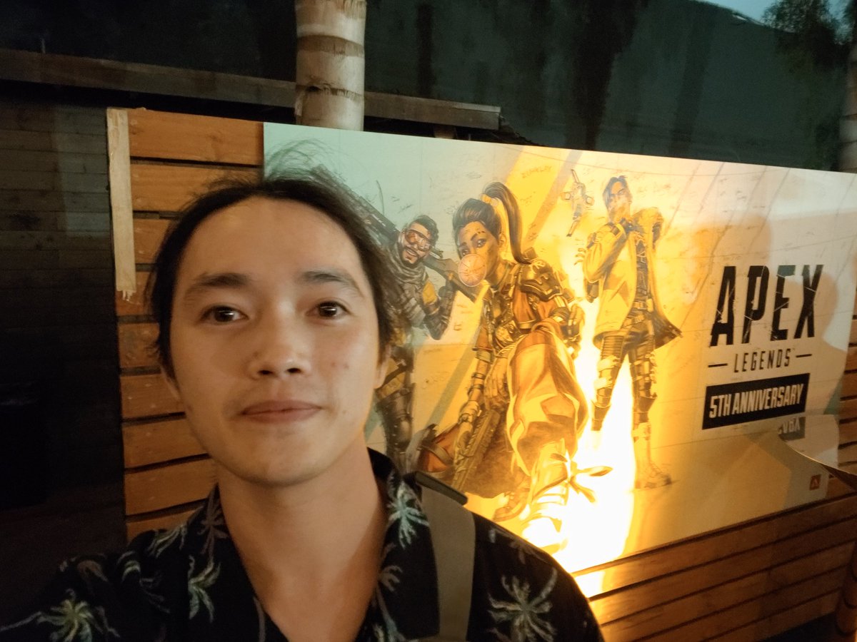 soundaholism's tweet image. Late to #AAPIingames but hello! I&apos;m Đoàn Xuân Lộc Nguyên (or Justin Đoàn to English speaking folks), I make UI and obsess over polishing their smallest details at @PlayApex. I was born in 🇻🇳, spent most of my teen and 20s in 🇸🇬, and eventually emigrated to 🇺🇸. Cheers!