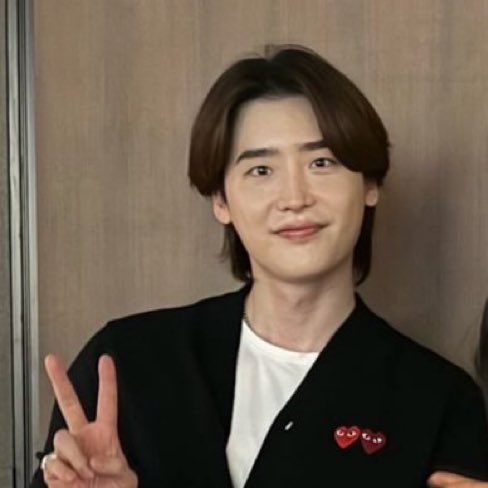 eunhocore's tweet photo. JONGSUK LONG HAIR OMG https://t.co/oGkuDj9j7H