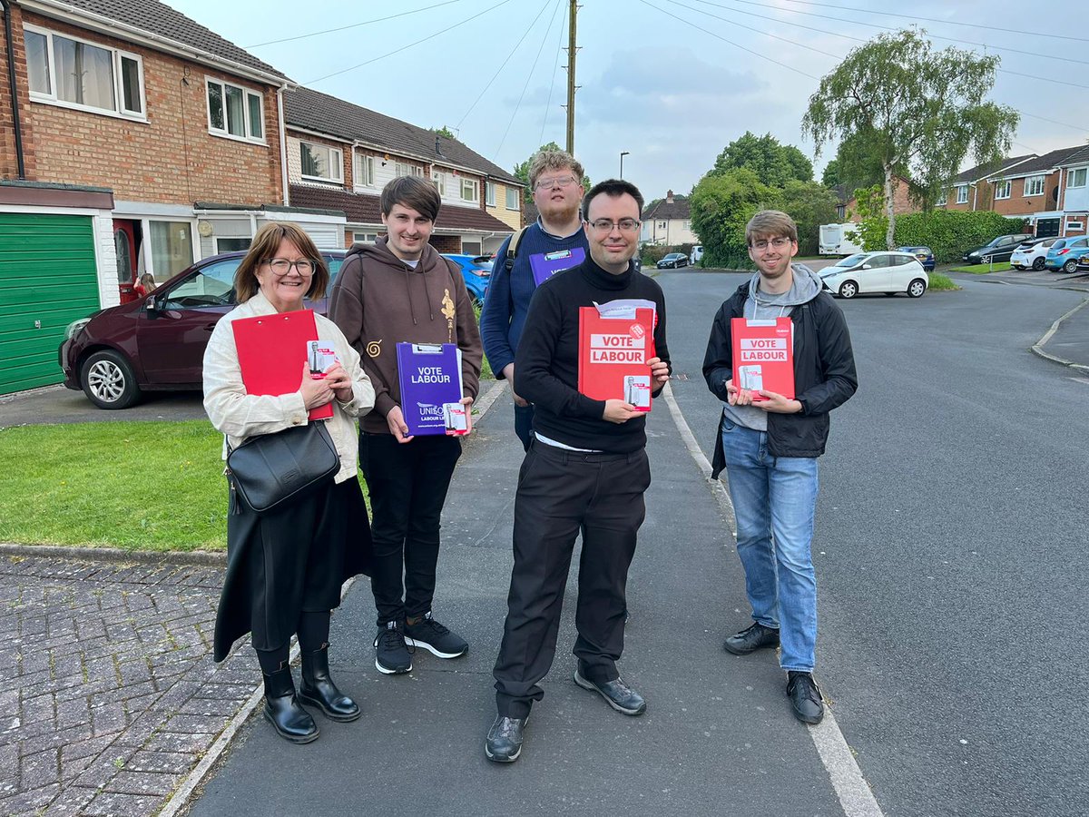 Great Labour teams were out in Rubery, Allens Cross, and Northfield yesterday.

Residents raised serious issues about crime, the NHS and housing. 

Lots of people said they are backing Labour and can't support Rishi Sunak or the Tories - we are working hard for every vote.