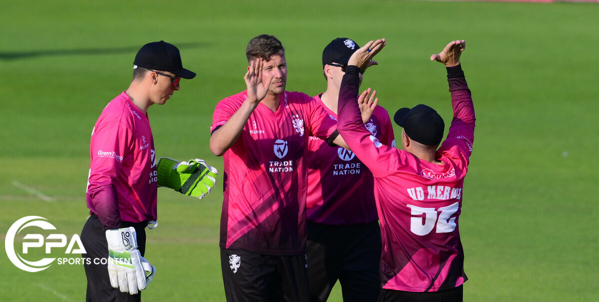 🔥 @SomersetCCC off to a winning start in the defence of their @VitalityBlast 👑 with a four-wicket win over @EssexCricket at the CACG in Taunton #SOMvESS