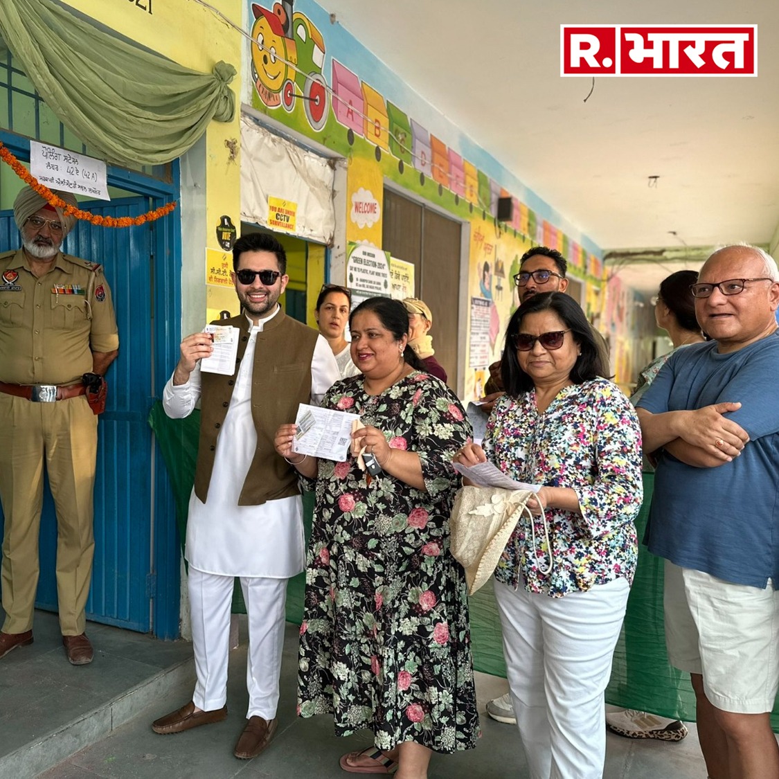 Republic_Bharat's tweet image. Election 7th Phase Voting: Raghav Chadha ने सातवे चरण में डाला वोट
.
.
.
#raghavchadha #7thphaseelection #loksabhaelection2024 #punjab #exitpoll2024 #loksabhaelection #SeventhPhasePoll #electionnews #electionupdate #latestnews #2024election #votingphase7