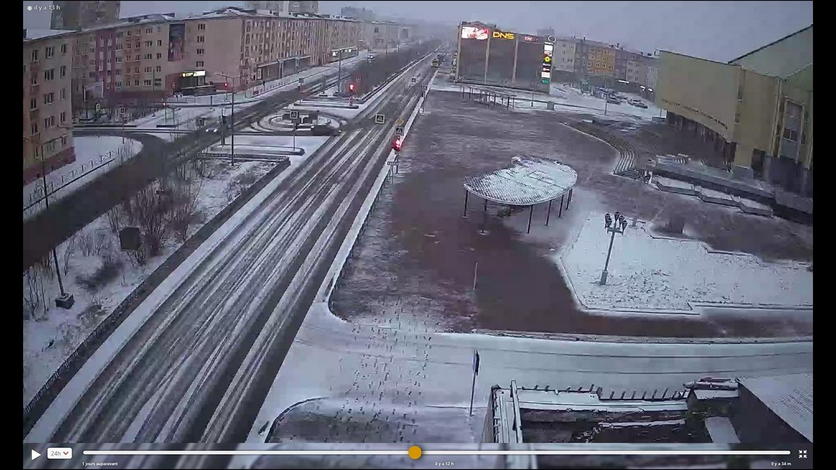 1er juin 2024 : début de l'été météorologique ☀️
Giboulées de neige sur Norilsk, Russie, avec +1° ❄️ ; rien d'anormal cependant pour cette région très nordique.
Webcam : windy.com/fr/-Webcams-No…