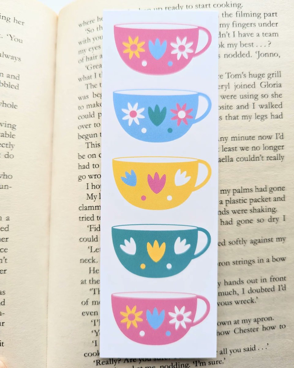 Beautiful teacups 
Available as a print and a bookmark 
andrealemindesign.etsy.com

#UKGiftHour #UKGiftAM #shopindie #saturdaymorning #teacups