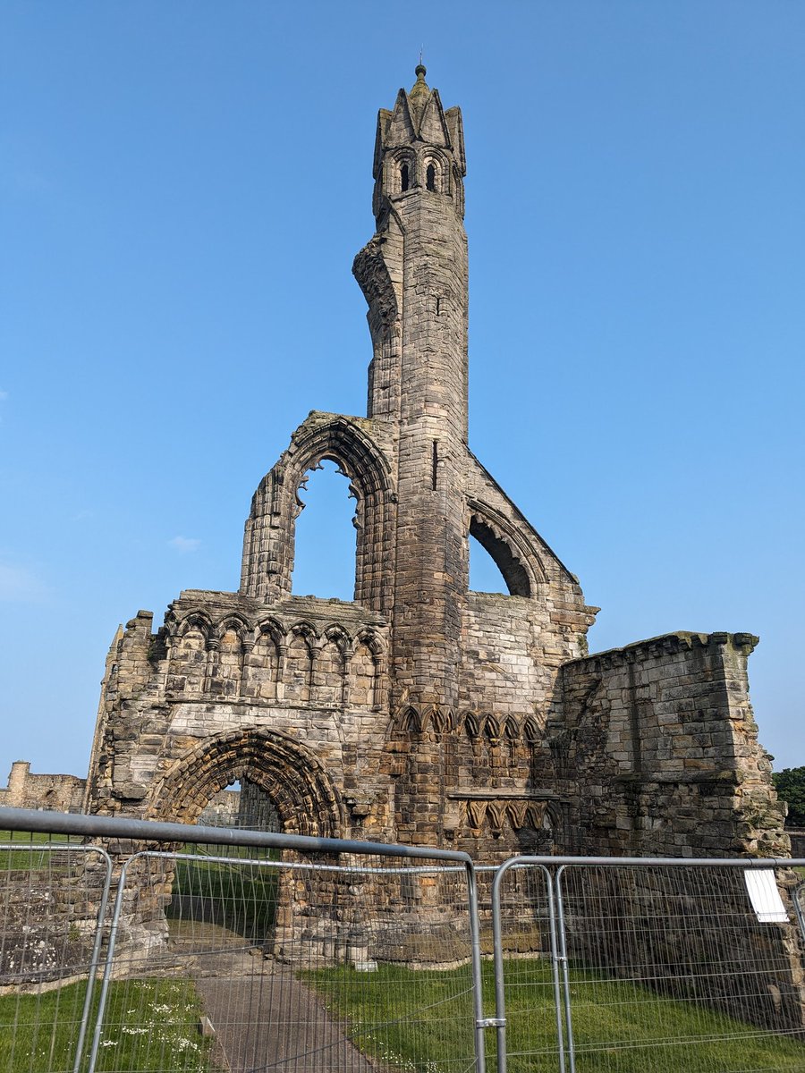 Another glorious day of sunshine in St Andrews. Looking forward to the second day of @H_WRBI conference and presenting my own paper later #HWRIB24 #Nuntastic