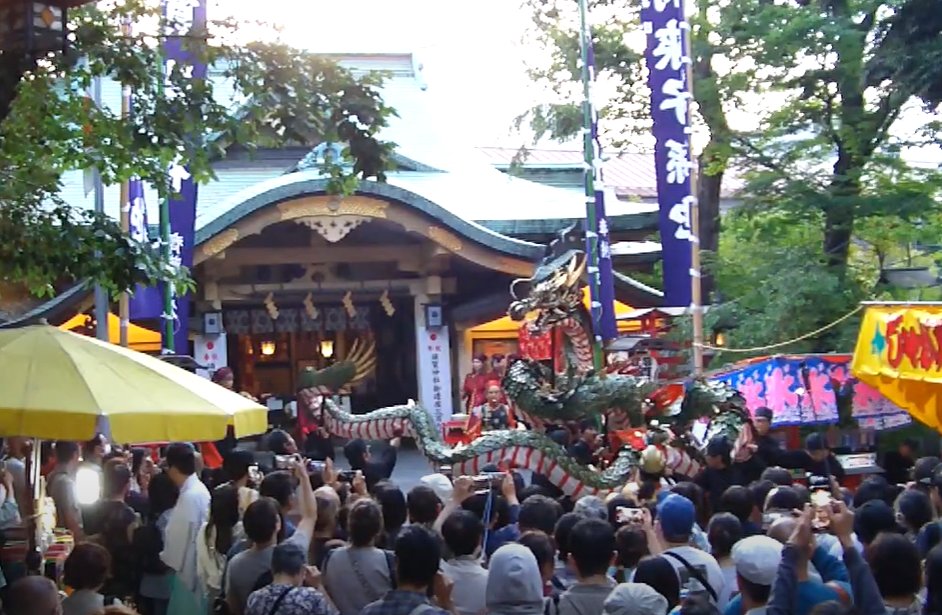 48toryu's tweet photo. 須賀神社での演舞が無事終了しました！
たくさんの人に観てもらい、多くのもってこいをいただきました(*^^*)
来てくださった方、ありがとうございますm(_ _)m
#東龍倶楽部 #龍躍り #須賀神社 #四ッ谷 #jaodori https://t.co/FyC2s5tOE7