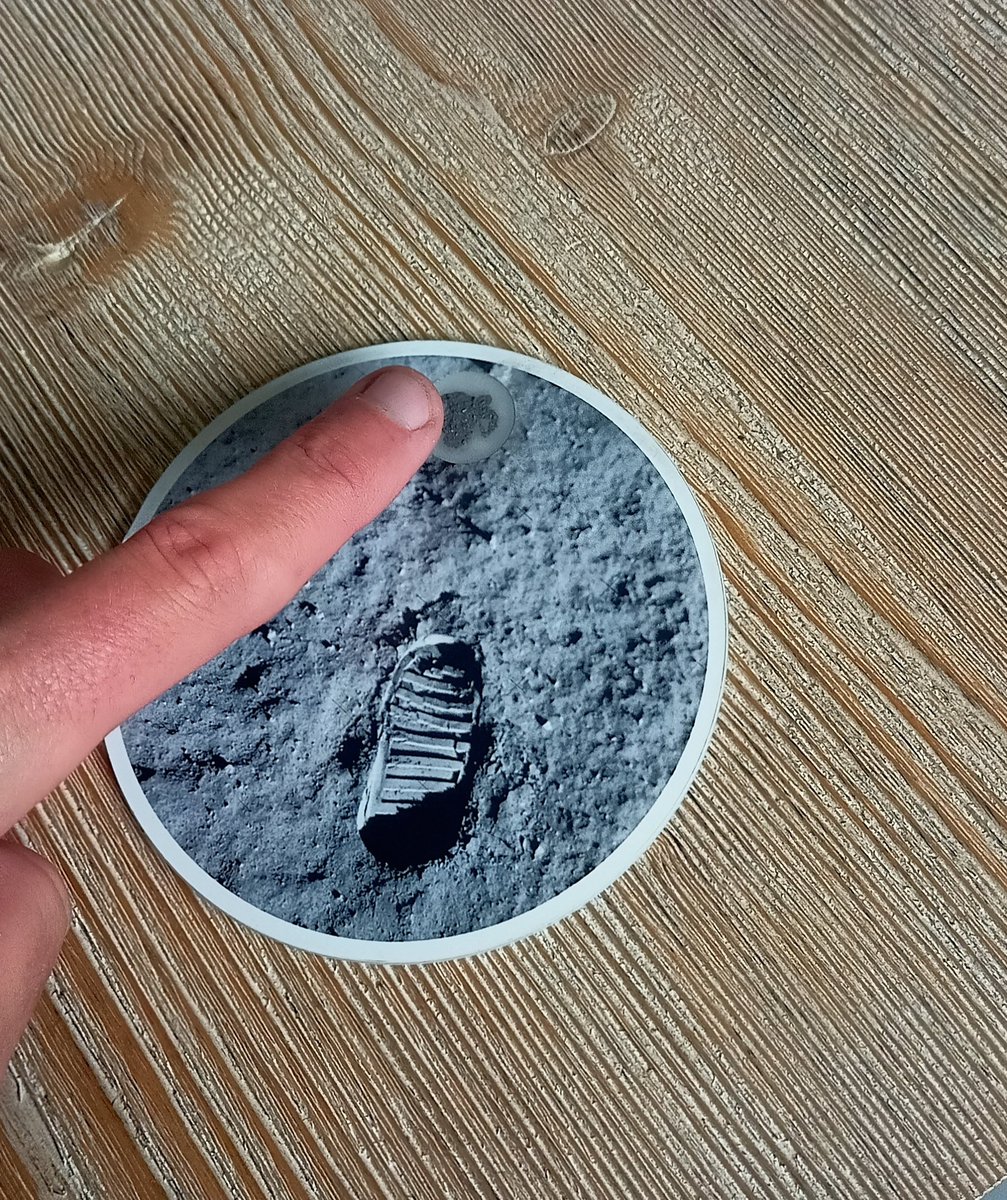 Aujourd'hui, grâce à #OnTheMoonAgain, j'ai touché... De la poussière de Lune !!! 🤯🥹
Hâte de partager cela les 14-15 et 16 juin!
#emotion