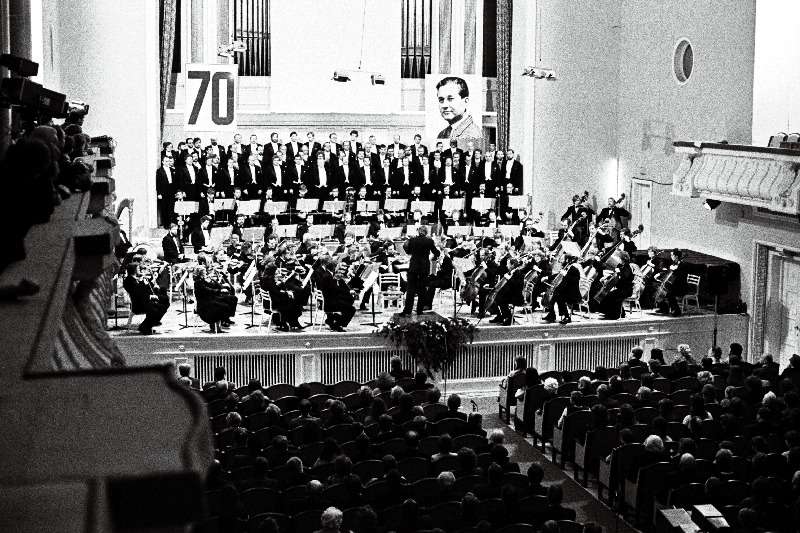 Tallinn, 1986. A concert at the 'Estonia' concert hall (estonia.concert.ee), to mark what would have been the 70th birthday of Paul Keres. (📷: T. Aring, via meediateek.ee.) #chess