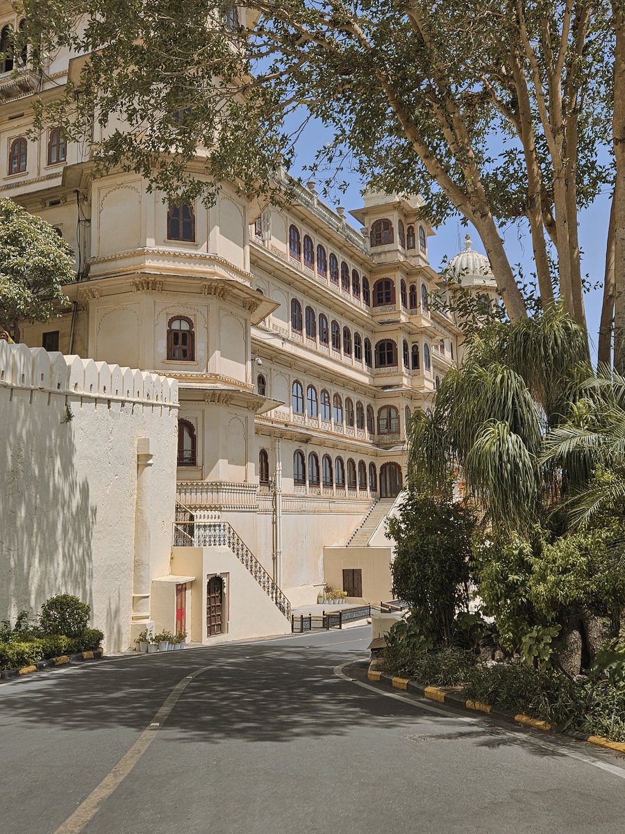 stfuakshhh tweet media