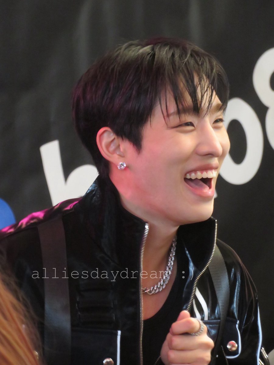 kyosvamp's tweet photo. his laugh 🥹 https://t.co/fCn2gJNjzT