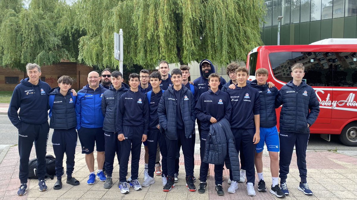 CanteraSPB's tweet photo. Una despedida muy top 🙌 

Jon Kasibabu y Millán Jiménez han deseado suerte al SPB @prevennova antes de su viaje al Campeonato de España 💙 

¡Gracias por los ánimos! 🫡 

#CanteraSPB https://t.co/vFHYvUpu8B