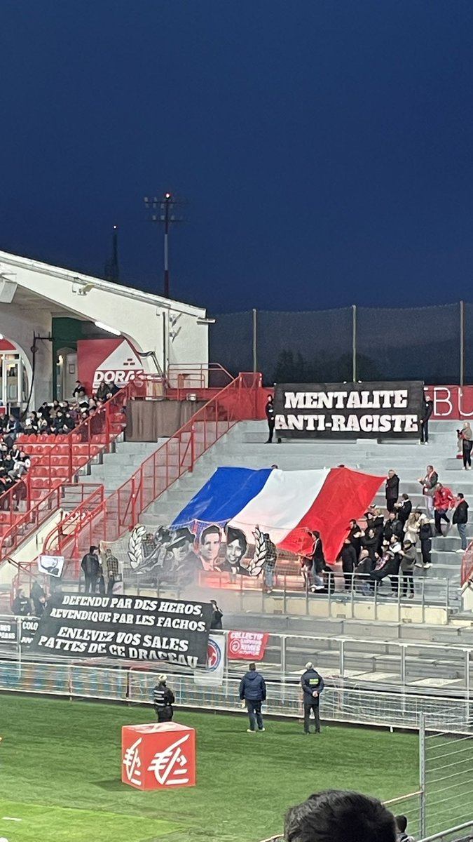 MeteoFootMaps's tweet photo. ❤️ N'oublions pas le message PARFAIT du parcage Nîmois à Dijon   cette saison.

Plus HAUT qu'une masterclass.

🇨🇵

👏👏

#Ligue1 https://t.co/o71ovRSyy5