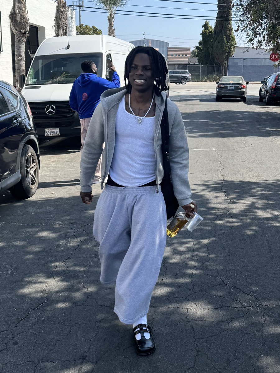 heisremanewss's tweet photo. Casamigos in the morning lol https://t.co/DridXAZXc8