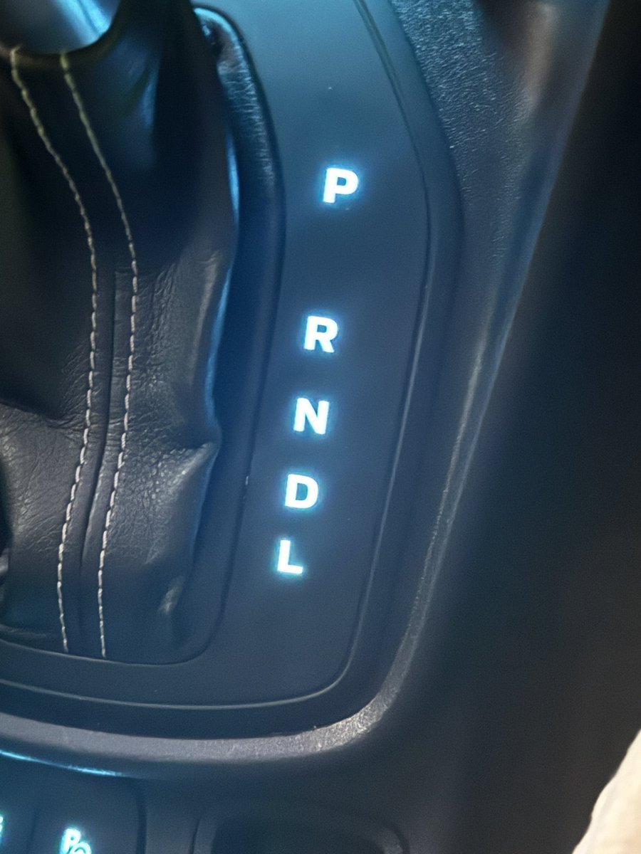 mtura712's tweet photo. Something very interesting and first time seeing this on cars on this segment, so without googling,for what is that “L” mate @JezzaMaqasa , I only know of low range in 4x4 cars and bakkies.  @FordSouthAfrica  #FordPumaSTLine Vignale! https://t.co/PMzMDp96nA