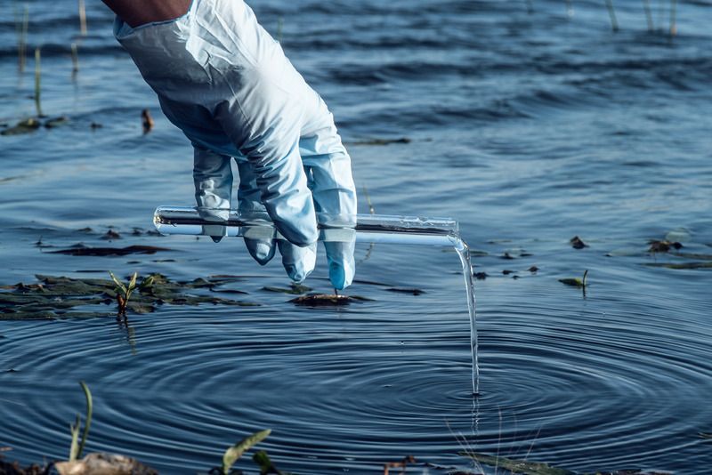 🚨 A recent <a href="/TheENDSReport/">ENDS Report</a> has found the #foreverchemical and class one carcinogen, PFOA, in the groundwater of a small town in North Yorkshire. 

🏠 Samples were collected from near wastewater lagoons, located metres from a residential road!

More here: buff.ly/452U2Va