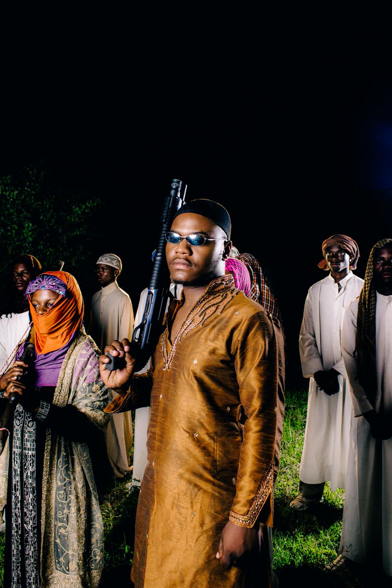 daily_crafted's tweet photo. NEW VISUALS OUT⏳ As-Salaam Alaikum 
Original Bukasa ft. @76Drums

Dir' @fanwell_soko
Styling &amp; Art Direction @daily_crafted
Creative Director @reaganzamiir 

https://t.co/iF0zGnaSKF https://t.co/gZma9MdI3l