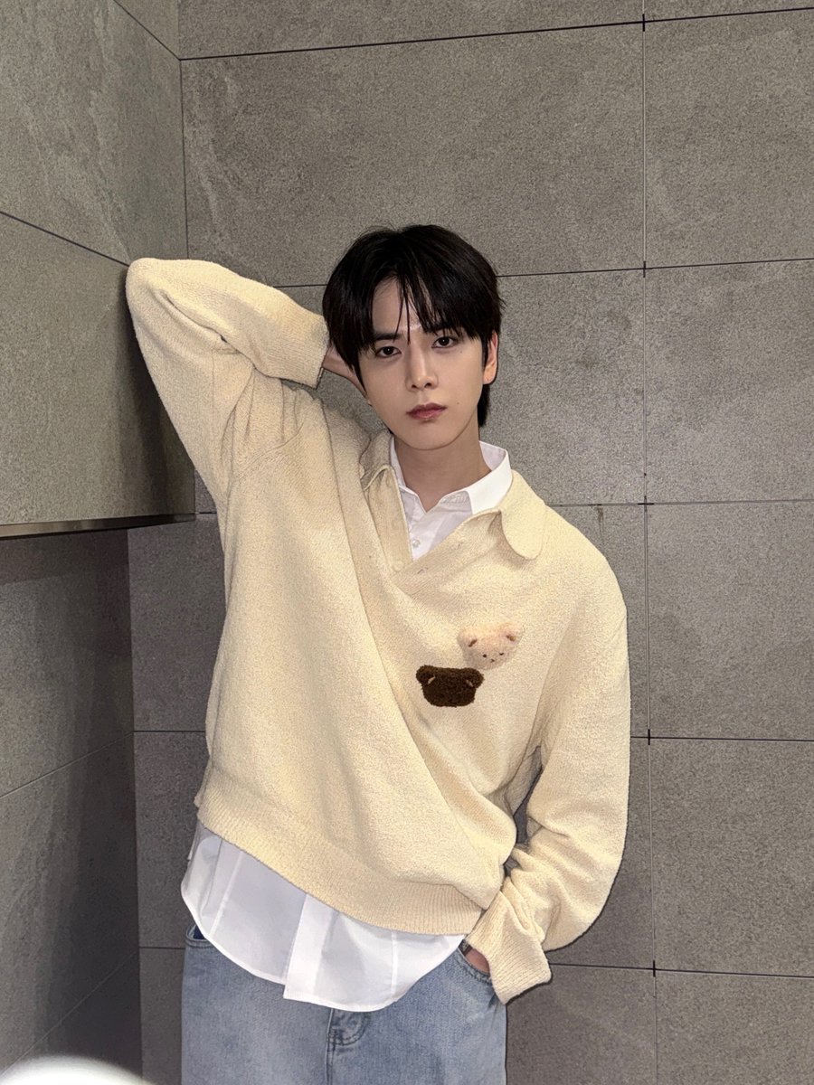 IST_THEBOYZ's tweet image. [📸] 더보이즈 영훈 쇼! 음악중심 MC 완료🍞 음중대 유아교육과 훈남 선배 김영훈 등장🐥 더비야 나랑 같이 수업 끝나고 학교 동산에서 데이트 어때👀💛

#THEBOYZ #더보이즈
#YOUNGHOON #영훈