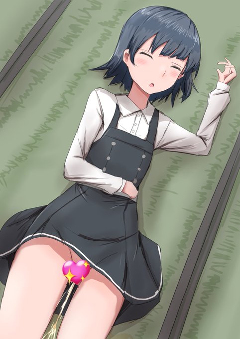 お題の霰ちゃんが畳で眠りながらお漏らしです。 