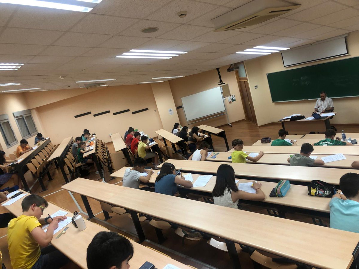 Hoy se han celebrado las pruebas del proyecto ESTALMAT en Andalucía, fomentando el talento matemático de jóvenes estudiantes.

Foto enviada por nuestros compañeros de Jaén.

<a href="/saemthales/">SAEM Thales</a> <a href="/ThalesJaen/">THALESJaén</a> <a href="/EstalmatAnd/">Estalmat Andalucía</a> <a href="/fespm_es/">FESPM</a>