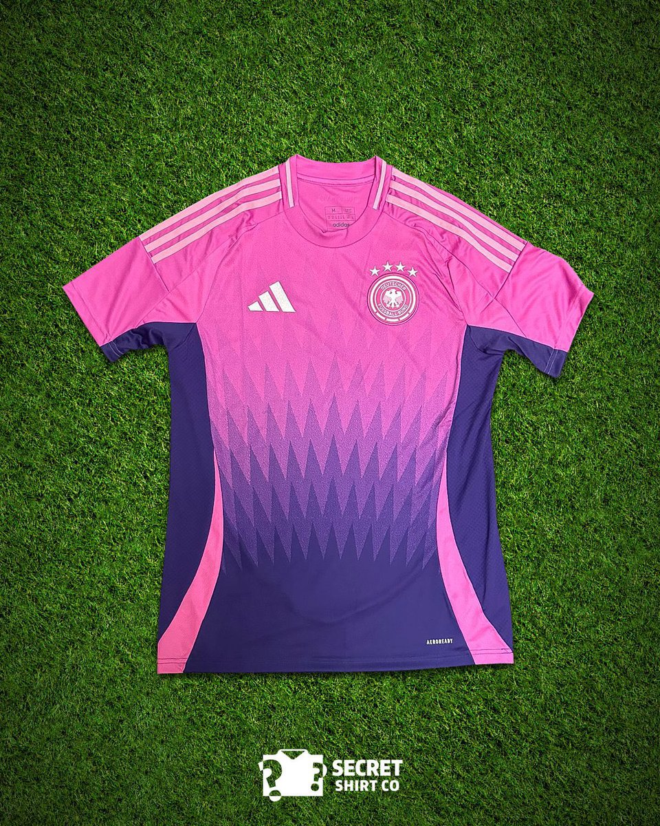 secretshirtco's tweet image. If Niclas Füllkrug 🇩🇪 or Jude Bellingham 🏴󠁧󠁢󠁥󠁮󠁧󠁿 score FIRST in tonight’s final we’ll giveaway a SecretShirt.co box 📦

To enter 👇

🔄 Retweet this tweet
🤝 Follow us

Good luck!