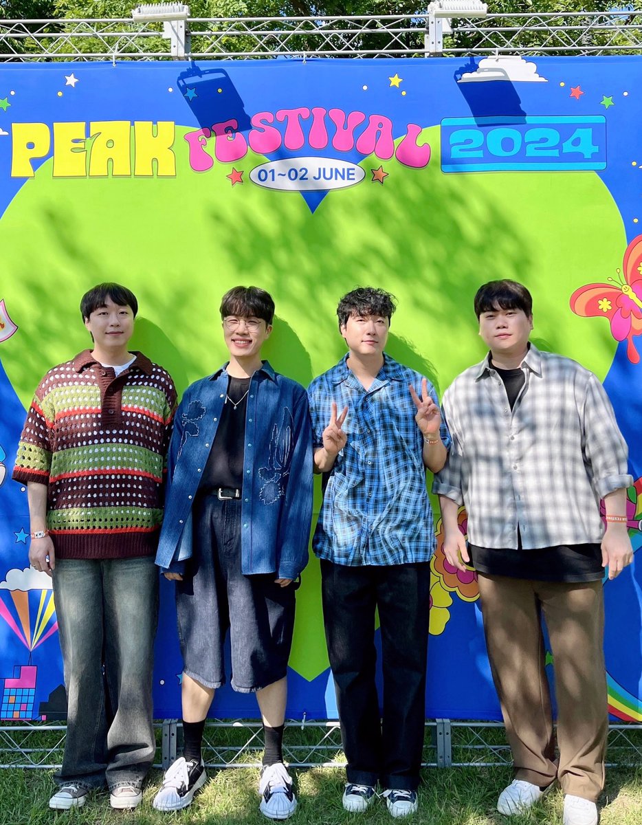 날씨 좋은 오늘, 소란의 무대를 함께 채워주신
여러분께 감사의 인사를 전합니다.

오늘이 아름다운 추억이 되셨길 바랍니다💙

#소란 #SORAN
#고영배 #서면호 #편유일 #이태욱
#PEAKFESTIVAL2024 #피크페스티벌