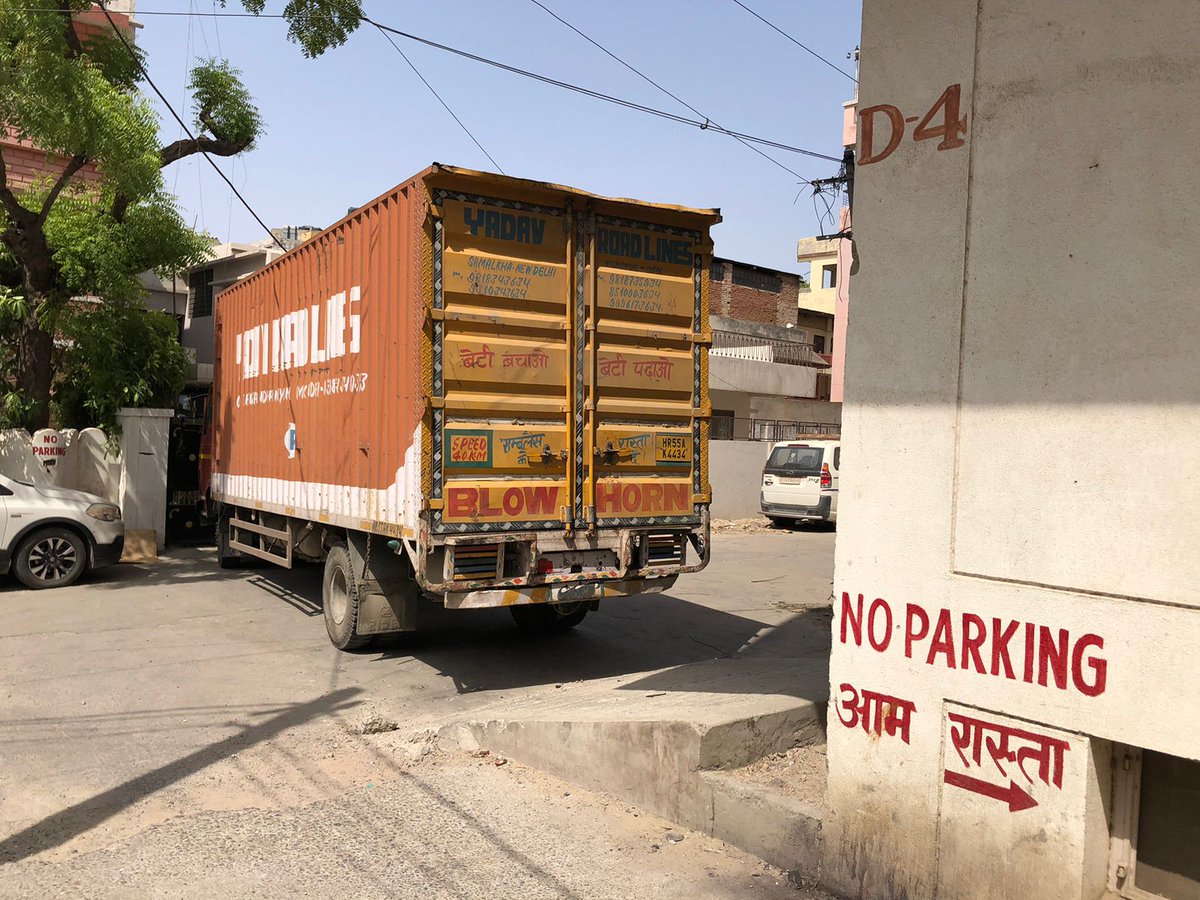 being_coherent's tweet photo. @jpr_traffic @PoliceRajasthan @SKFinanceLtd Truck 🚛 HR55AK4434 is parked illegally in colony blocking the whole road.
LOCATION : D4 Lalji Ka bagh motilal Atal Road Jaipur (behind Neelam hotel)
kindly take action.
thankyou https://t.co/aMdUPcaVNA