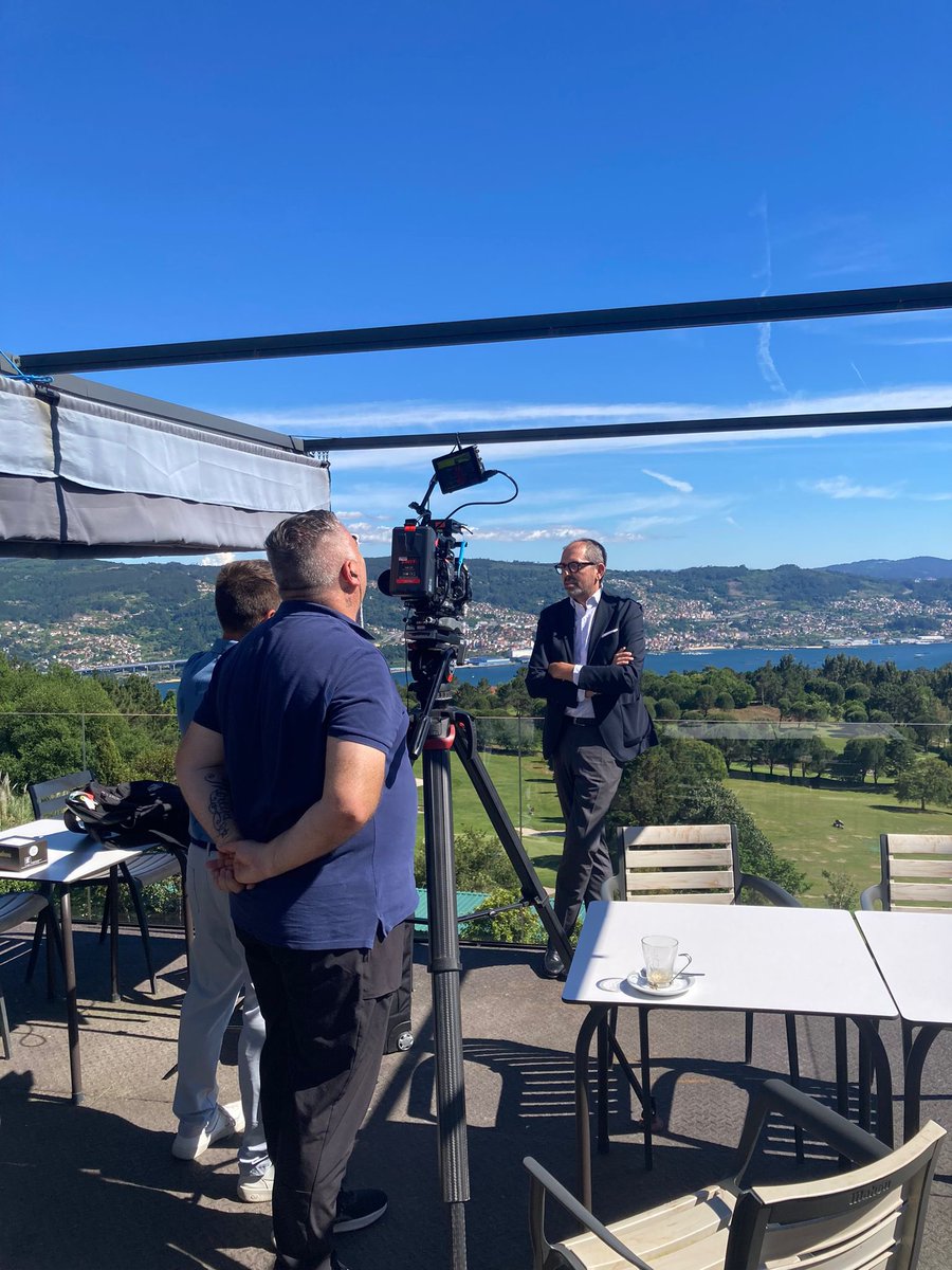 Gran semana con el equipazo de <a href="/MovistarGolf/">Golf en Movistar Plus+</a> en la grabación del programa sobre el match que jugaron <a href="/SeveBallesteros/">Seve Ballesteros</a> y <a href="/garyplayer/">GARY PLAYER</a> en 1999 en <a href="/riadevigogolf/">Ria de Vigo Golf</a> . Gracias <a href="/DiegoCalvoPouso/">Diego Calvo</a> por el apoyo de <a href="/Xunta/">Xunta de Galicia</a>  <a href="/deporte_galego/">Deporte Galego</a> al Golf. Gracias <a href="/Carpalomo/">Carlos Palomo</a> . Gracias <a href="/mblancoparadelo/">Moisés Blanco Paradelo</a>