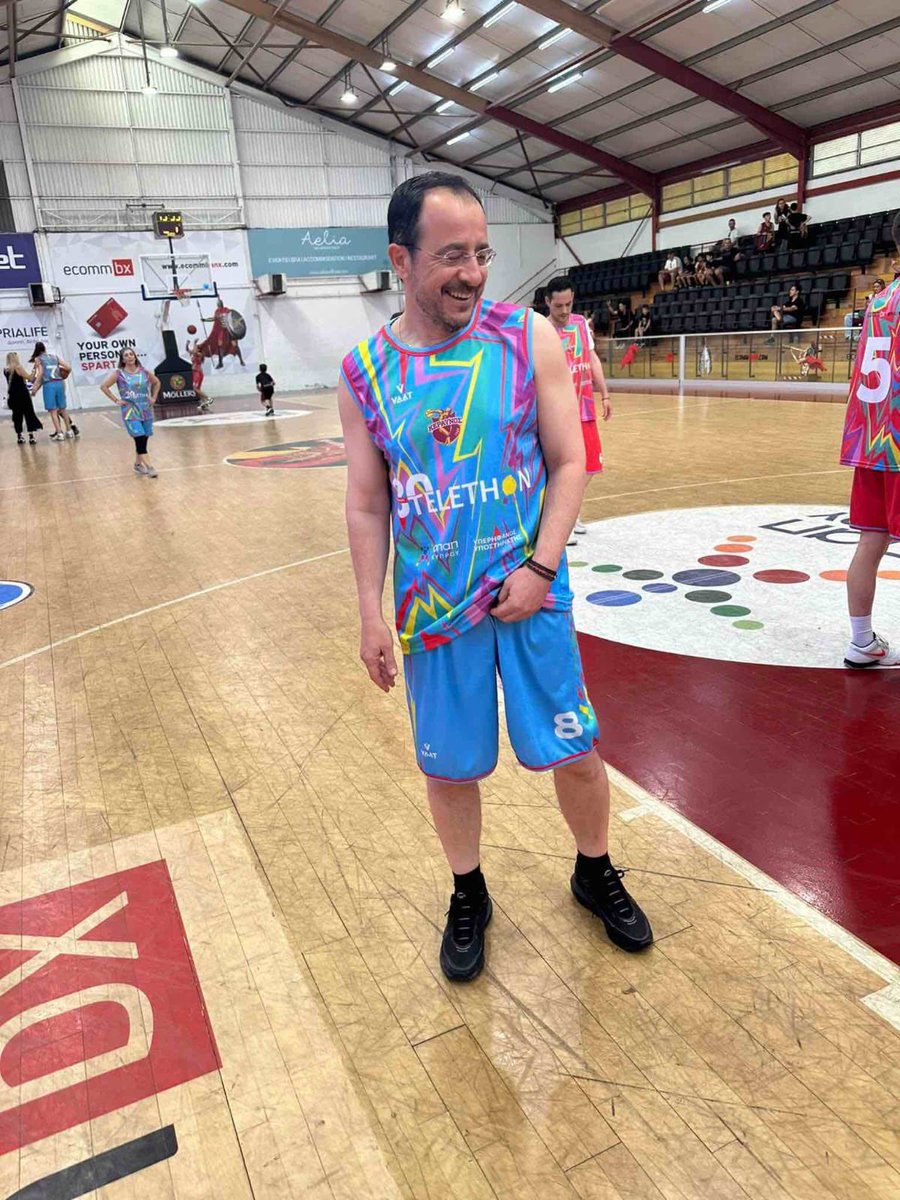 nickaizer1's tweet photo. Μη του τους κύκλους τάραττε…τα όνειρα δεν βγαίνουνε σε πλειστηριασμό,δεν παίχτηκε η παρτίδα του ακόμα…πρόεδρος πολλαπλών χρήσεων και διαλειμματικής διακυβέρνησης… https://t.co/VjWMB4XhC7