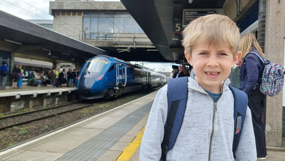 ukrailadventure's tweet image. Time for an adventure and its shaping up to be a very nice couple of days 😁 starting off with a surprise visit from a new #class805 as we change at Stafford.