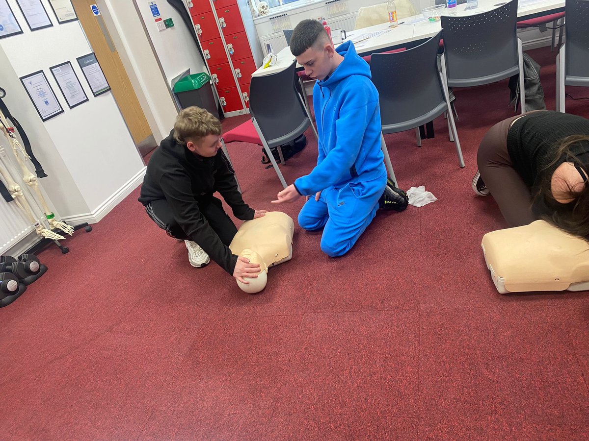 PathwaysNLC's tweet image. Pathways students learning a valuable lesson, another 10 qualified First Aiders  ⛑️ 🚑. Amazing effort, Well done 🙌🙌 @routestowork @DYWLED @nlcpeople #skillzone