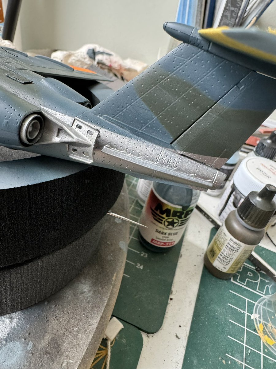 EvertWZ's tweet photo. A few more hours to go in the modelling cave and it’s time for a gloss coat and decals!! #saab #sk60 #scalemodelling #antistress https://t.co/2qUJqzEAjX