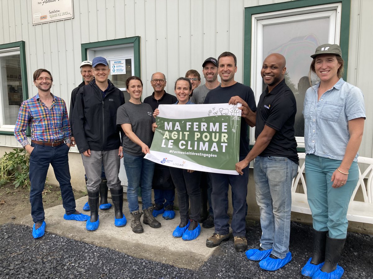 regenerationcan's tweet photo. En cette #JournéeMondialeDuLait, nous levons notre verre 🥛 aux producteur·trice·s du projet des fermes laitières régénératrices au Québec, avec qui nous travaillons pour améliorer la santé globale des fermes laitières québécoises. 🐮🌍
👉 https://t.co/yKcxTgjBXH
#QCAg #AgCdn https://t.co/fl43zwkziB