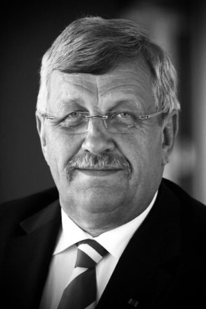Heute vor fünf Jahren wurde der CDU-Politiker Walter Lübcke von einem Rechtsextremisten ermordet. Lübcke verteidigte den Kern unserer demokratischen Grundordnung: Die Würde des Menschen ist unantastbar. Erheben wir heute und jeden Tag unsere Stimme gegen Rechtsextremismus.