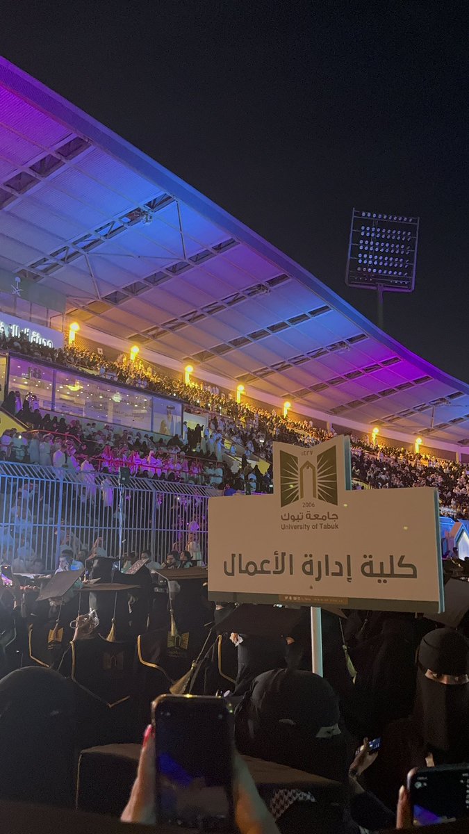 alm_22_'s tweet photo. الحمدلله الذي يسّر البدايات وأكمل النهايات الحمدلله 
تم تخرجي من جامعة تبوك بتخصص التسويق 🎓✨ https://t.co/6XXu1IHufp
