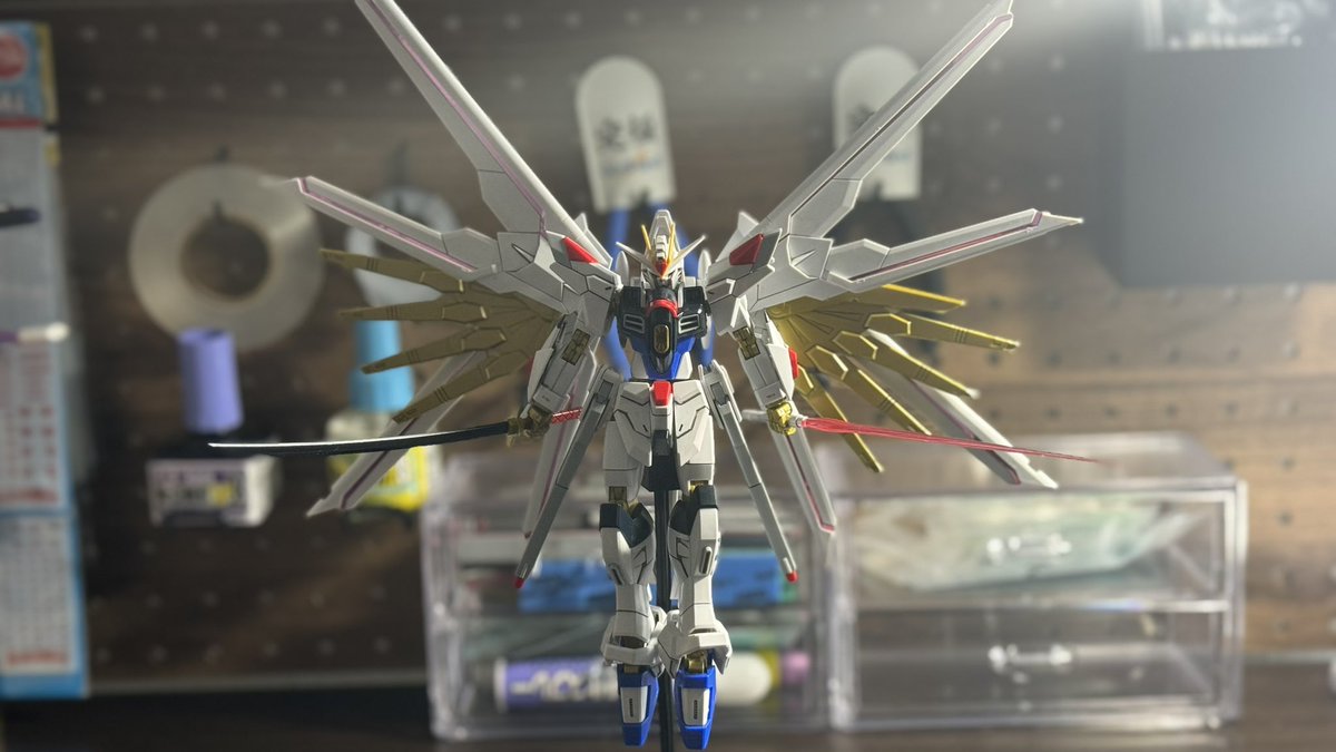 hatakenoD's tweet photo. スミ入れだけでこのかっこよさよ😭
#マイティーストライクフリーダム
#ガンプラ https://t.co/WZRXzAsTRM