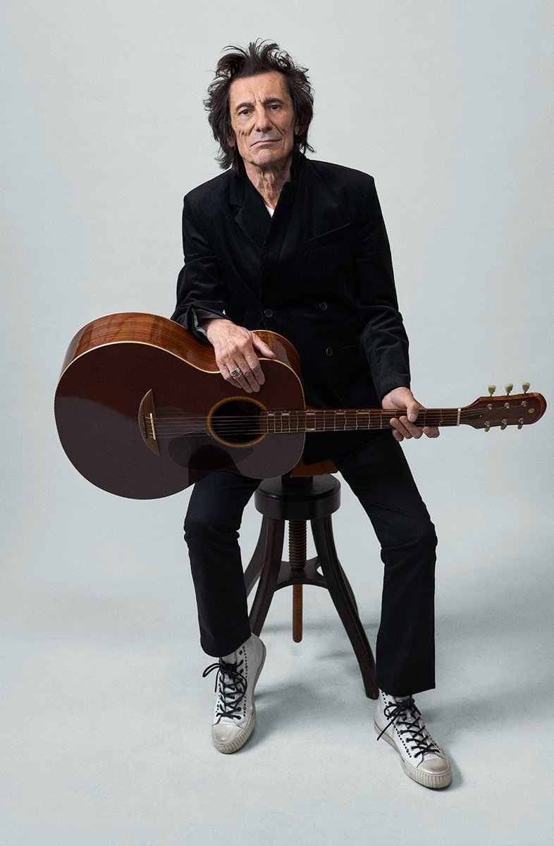 ronniewood's tweet image. 🎂💕🥳 It's Ronnie's birthday! Today our own Ronnie is celebrating both his 77th birthday, and 49 years since his first official gig as a Rolling Stone!🩷🎂

📸 Charlie Gray &amp;amp; Christopher Simon Sykes