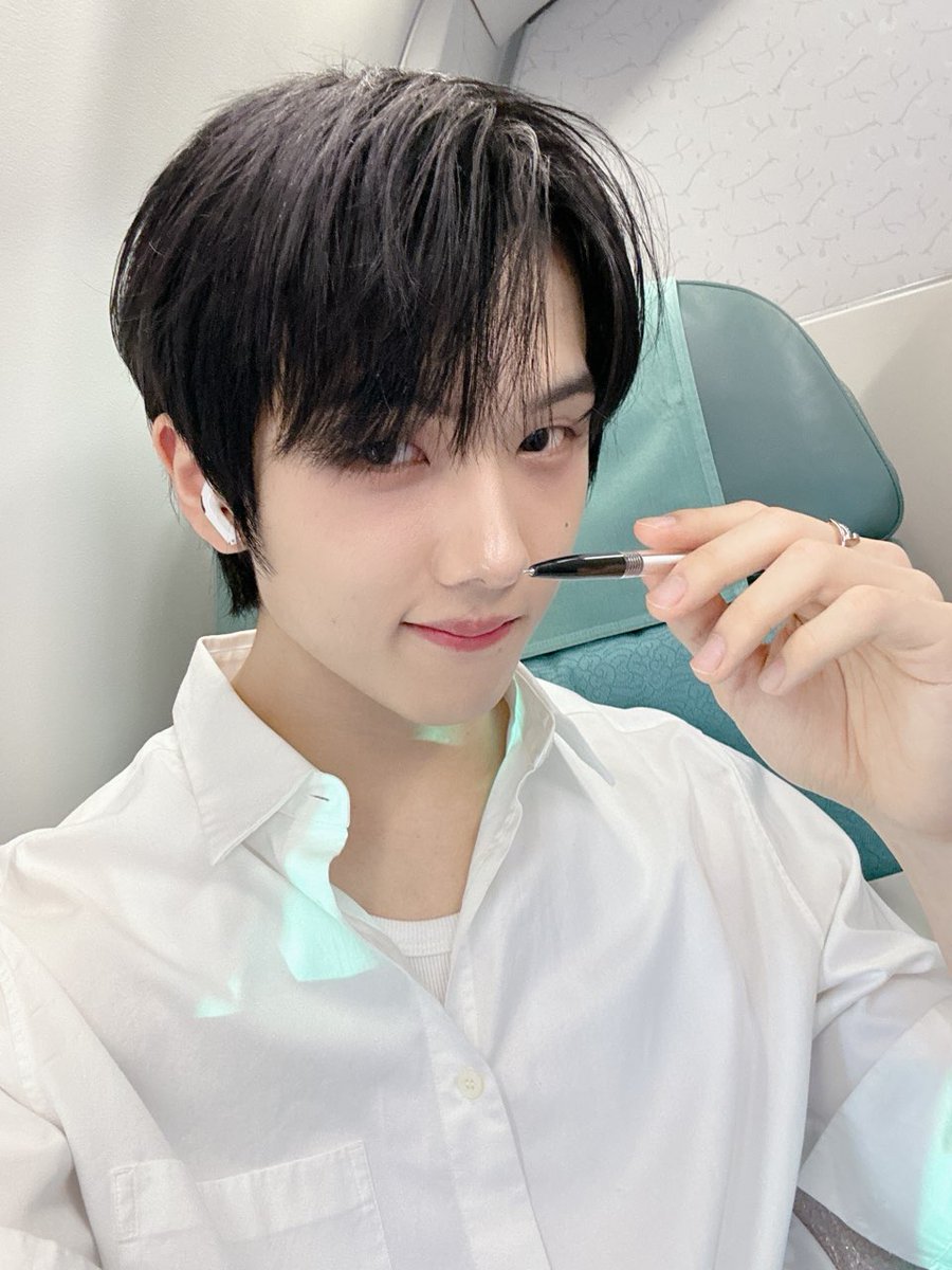 jisung plane selca it's been so long🫠