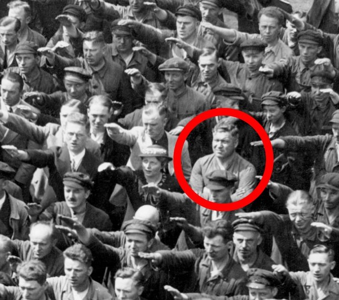 IvanSemenovych's tweet photo. I'm with this Guy. How about you? #TrumpTreason #ImWithThisGuy Let this be Trumps little bighorn #Trump2024TheLastStand https://t.co/dH5AEekvEE