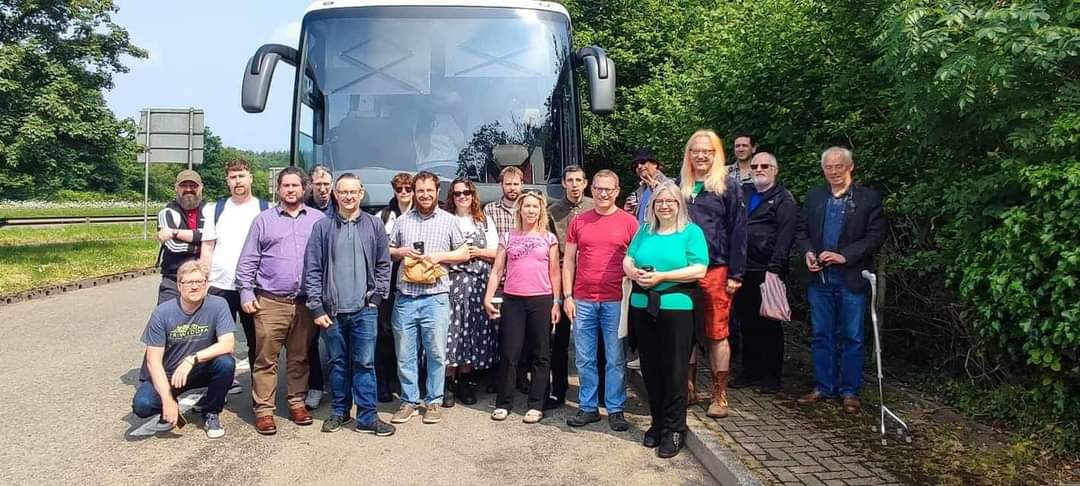 ProspectLlGC's tweet image. Ar y ffordd i’r brotest yng Nghaerdydd yn erbyn toriadau i’r sector Treftadaeth / On the way to the protest against the cuts to the Heritage sector in Wales 
@Heledd_Plaid
@ProspectUnion

#SaveWelshHeritage #AchubEinTreftadaeth