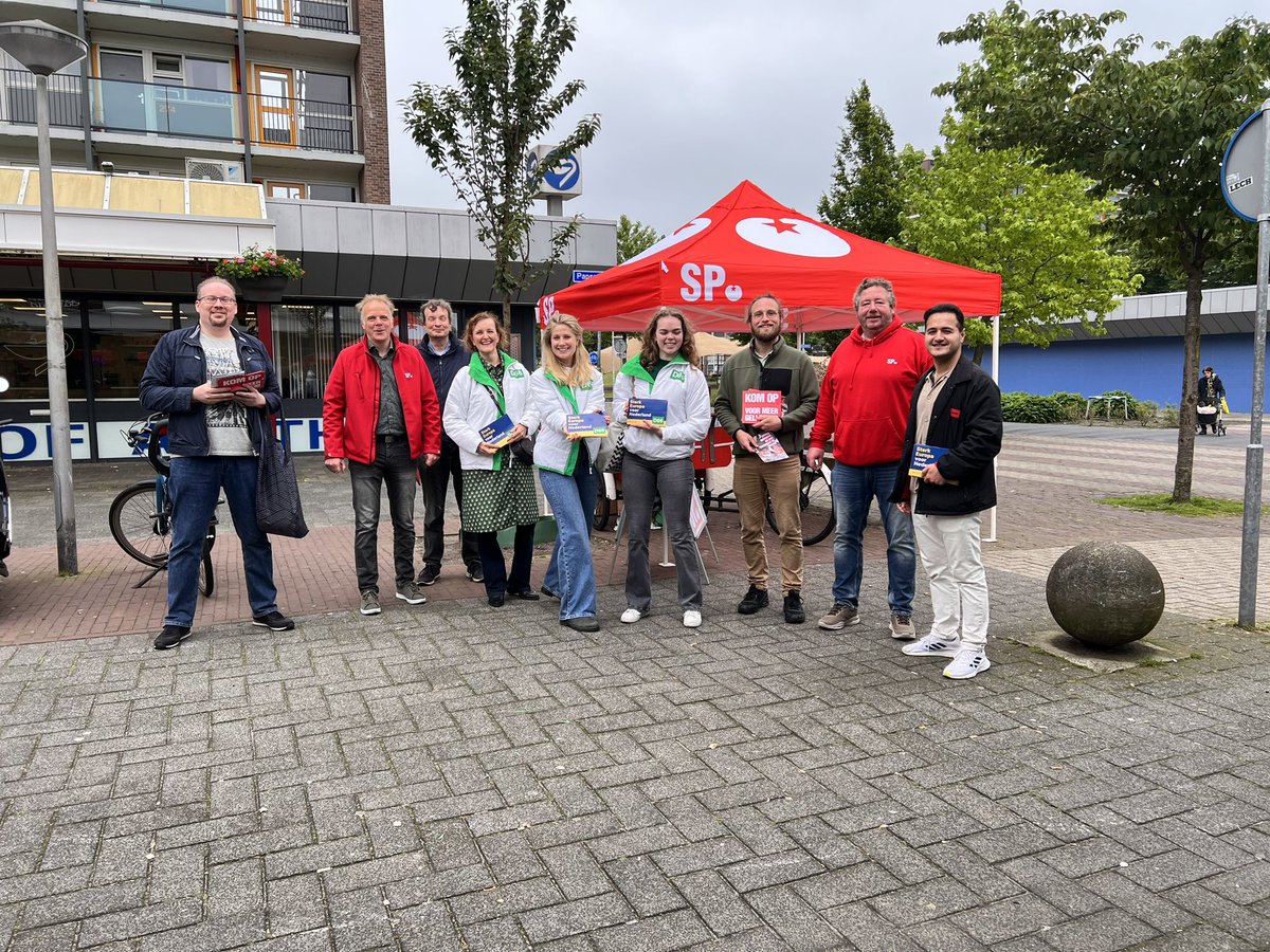 Sivan Maruf (@sivanmaruf) on Twitter photo De keuze is reuze! Samen met <a href="/Jannegerritsen/">Janne Gerritsen</a> <a href="/MAHuijsmans/">Martina Huijsmans</a> en Marcella #D66 flyers uitdelen voor de #EP2024 <a href="/D66/">D66</a> #Delft De keuze is reuze! Samen met <a href="/Jannegerritsen/">Janne Gerritsen</a> <a href="/MAHuijsmans/">Martina Huijsmans</a> en Marcella #D66 flyers uitdelen voor de #EP2024 <a href="/D66/">D66</a> #Delft