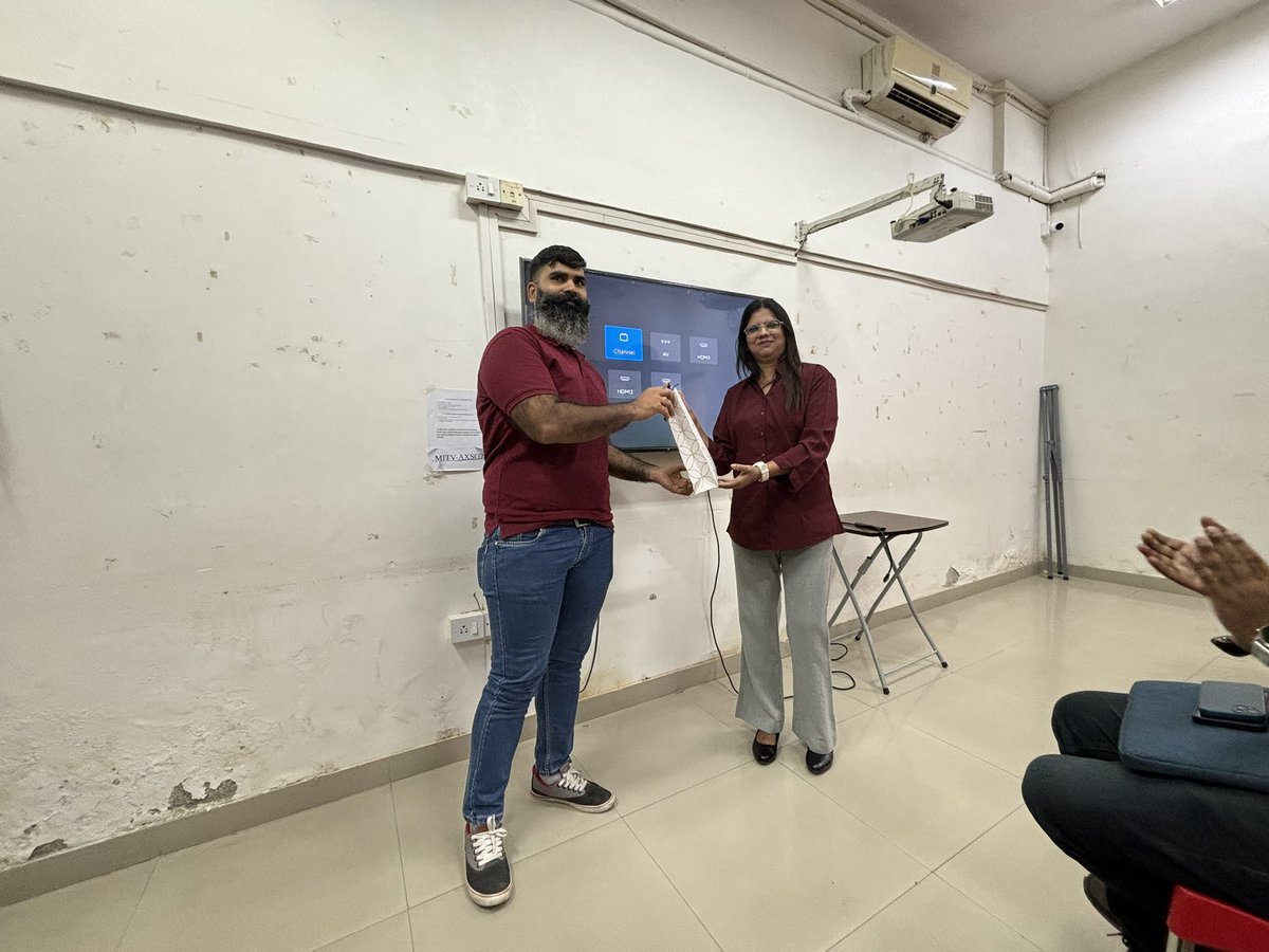 🎉 @ajitbohra delivered an outstanding talk on the career ladder in today's event! His insights on navigating and advancing in the tech industry were invaluable for both students and people who are already working . Thank you @ajitbohra .
#CareerGrowth #TechTalk #Success
