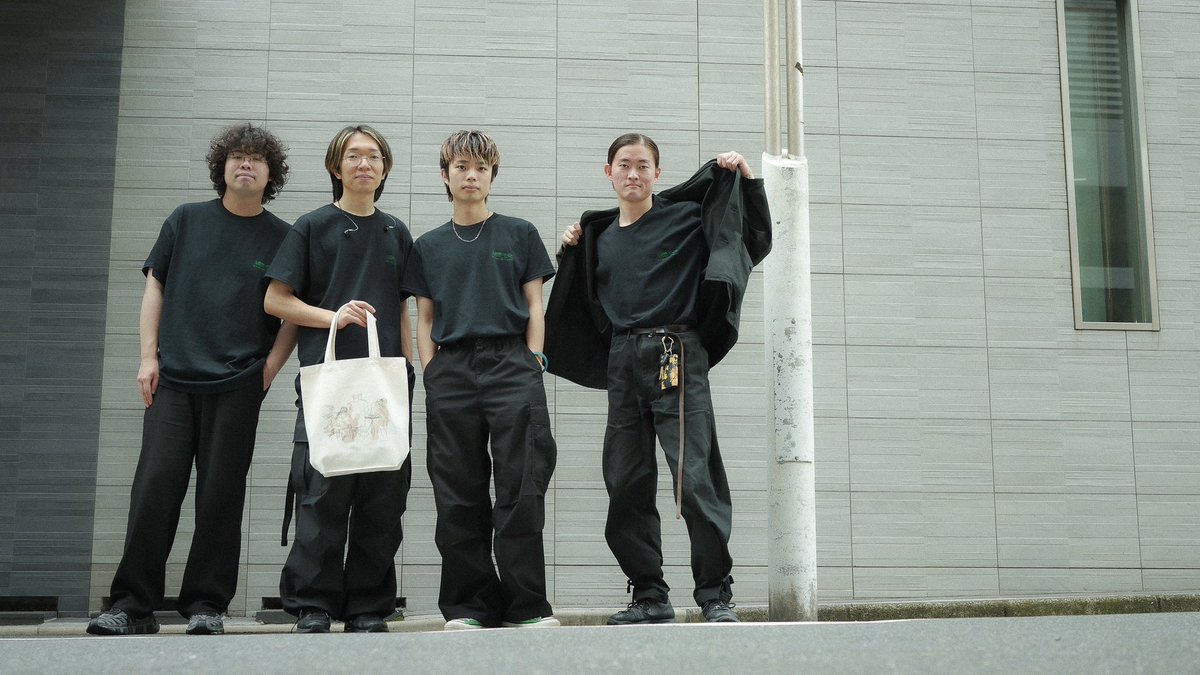 khamaileon_info's tweet photo. 🛍️ NEW GOODS 🛍️.*

・避役(ｶﾒﾚｵﾝ) T-shirt ¥3,000
・ドローイングトートバッグ ¥3,000
・ジャケステッカー各種 ¥300

おﾆｭｰグッズ! 🆕✨
いよいよ始まりますアルバムリリースツアーにて会場限定で販売開始いたします!◯

是非お買い求めくださいませ🛒💨

🎫https://t.co/xFZaMPTCLC https://t.co/z5g05earIm
