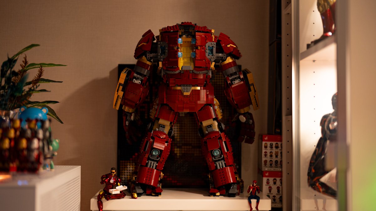 LEGOハルクバスター完成!!
公式のままだといまいちだなぁと思っていたけど
カスタム版いい～～～～～
サイズ感は1/6ホットトイズとほぼ一緒で稼働も似たような感じ
とりあえずデカイ！