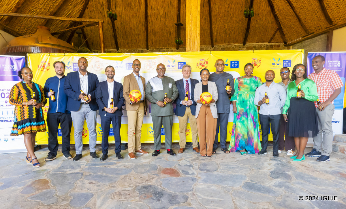 IGIHESports's tweet image. Uruganda rwa SKOL Brewery Ltd rwasinyanye amasezerano n'ubuyobozi bw’Irushanwa ry’Igikombe cy’Isi cy’Aba-Veterans (VCWC) akubiyemo ko ruzazenguruka u Rwanda rwerekana igikombe kizakinirwa, rukacyegereza abatuye mu bice byo mu ntara, gushyira Rayon Sports muri imwe mu mikino…
