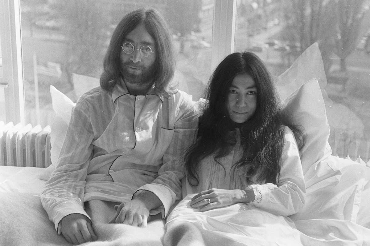 #JohnLennon y Yoko Ono, en un documental del especialista Kevin Macdonald La beatlemania que nunca muere.
decine21.com/noticias/12765…