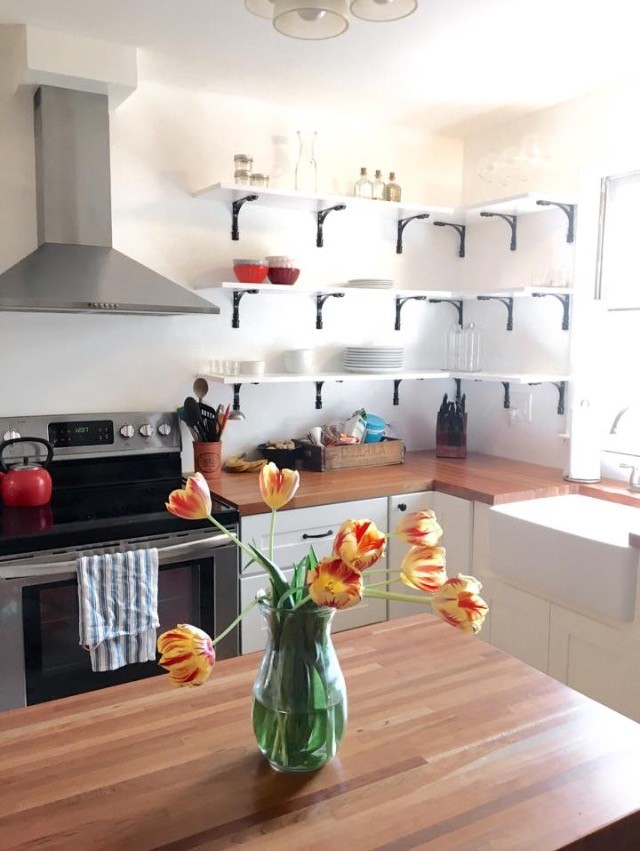 RossDaigle's tweet image. #believeitornot this is the same kitchen! One is straight out of Three's Company (I'm not old, just experienced), the other would make Chip and Joanna jealous. Open #shelving is a great way to #expand small spaces.
