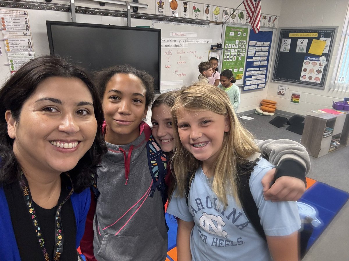 SuNegroni's tweet photo. Fui la maestra de segundo grado de estas maravillosas niñas , que ahora están en 5to #onechatham #northchatham #nce https://t.co/ra7WgpV2xD